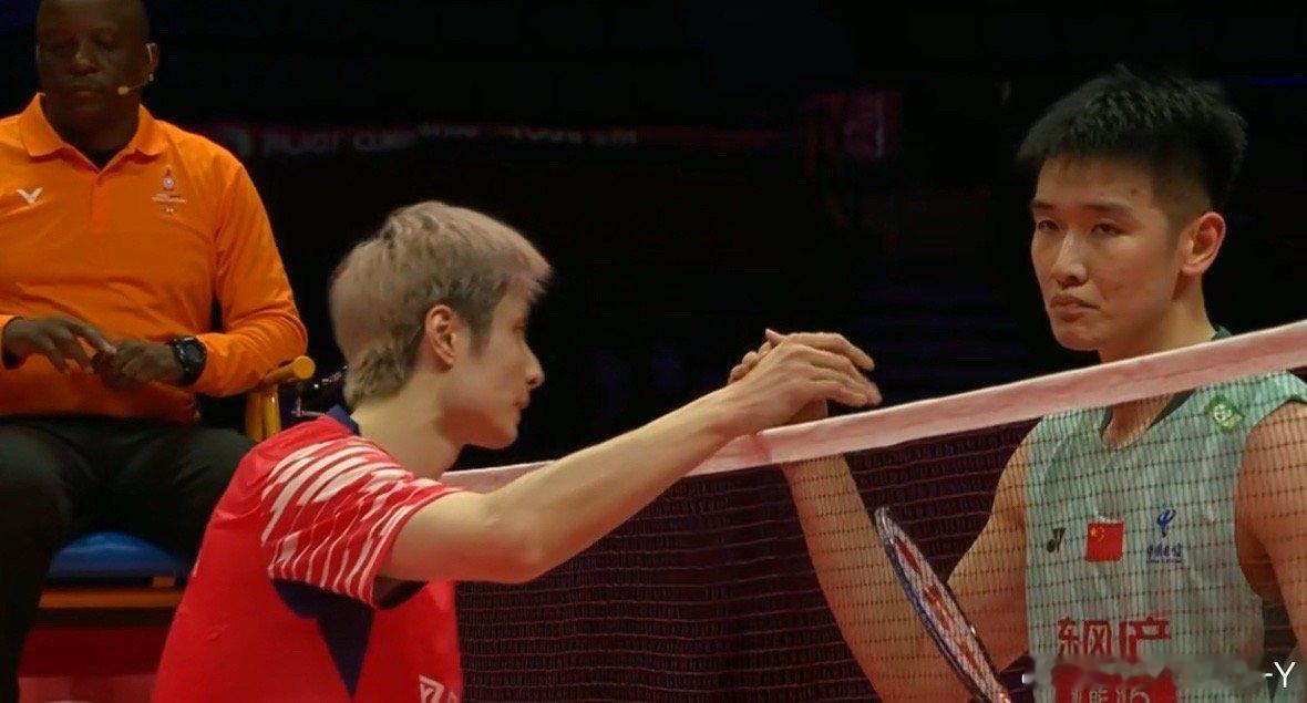 2025杭州年终赛A组石宇奇2-0李诗沣（21-13 23-21）马上 梁伟铿/