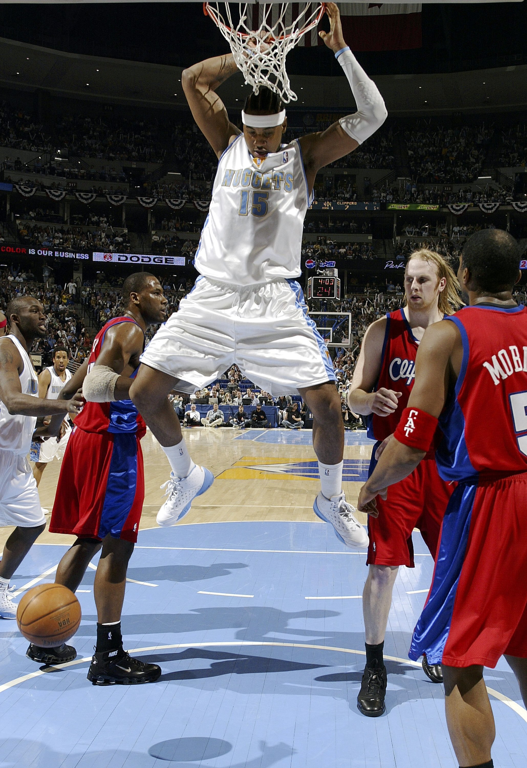 Carmelo Anthony  Melo 5.5  右这张照片还有另一双5.5