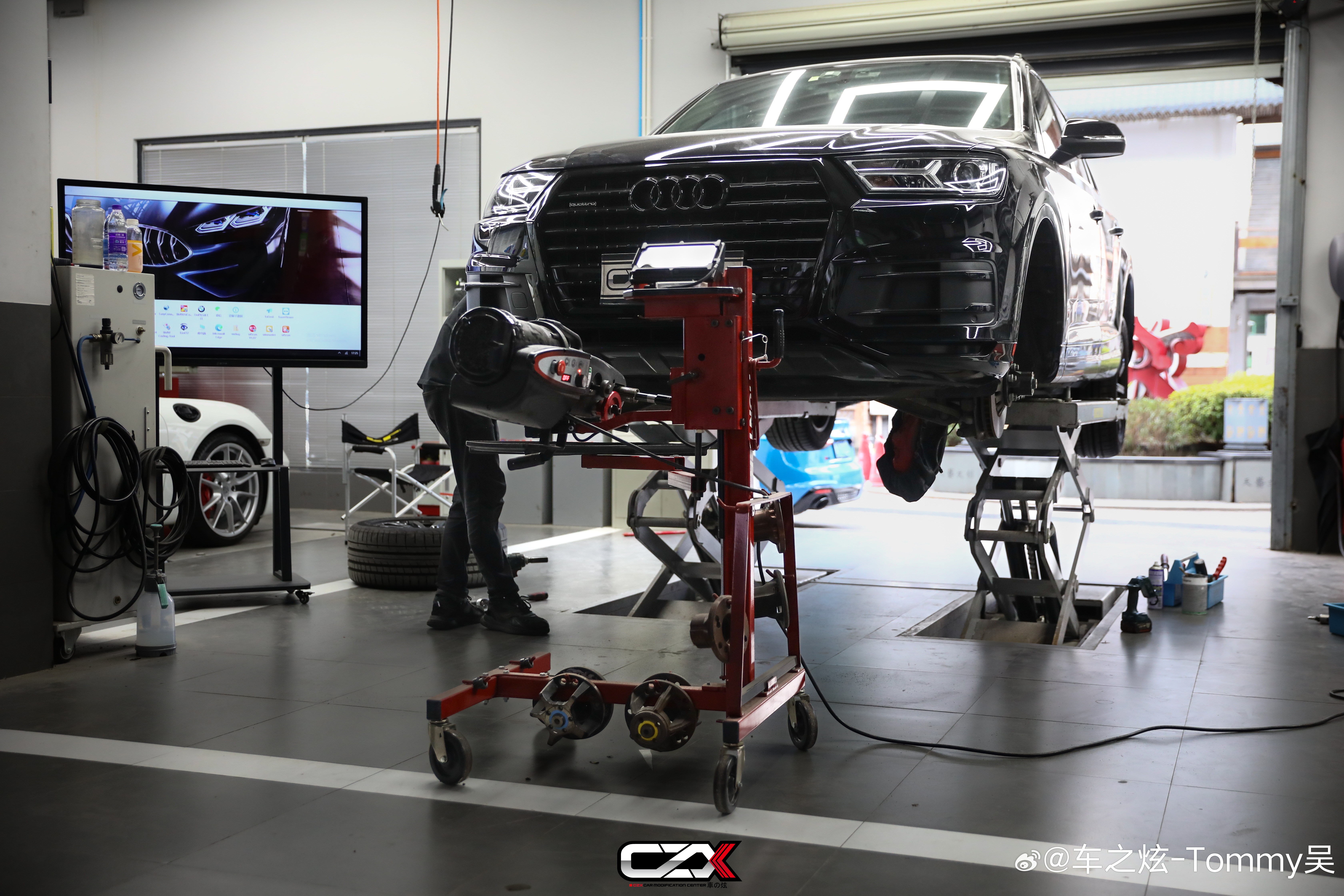 奥迪Q7日常保养 更换Brembo前刹车片的同时使用Hunter自适应就车式制动