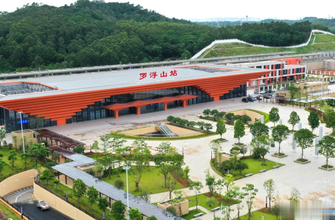 【广汕高铁背后是“先行先试”！“轨道上的大湾区”正加速驶来】9月26日，广东省投