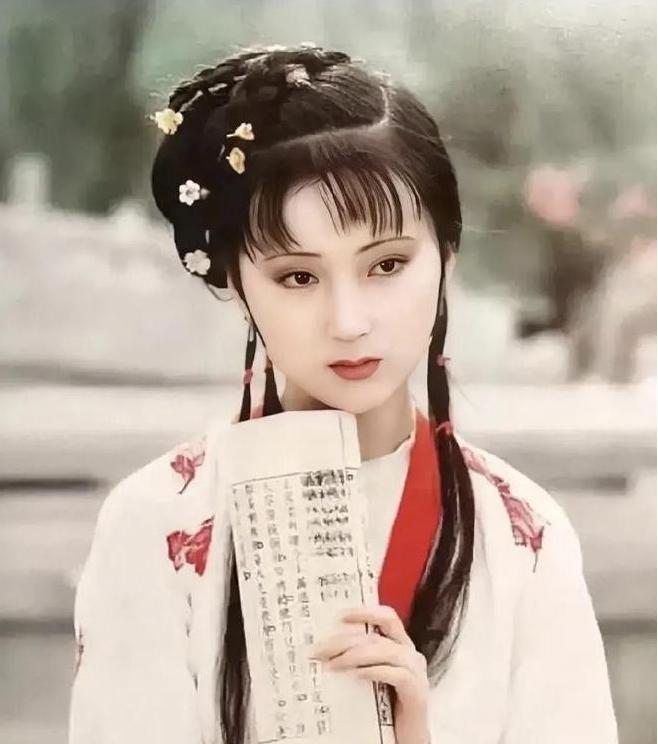 2007年“林黛玉”陈晓旭乳腺癌去世，有人给欧阳奋强打去电话，身为陈晓旭最为信任
