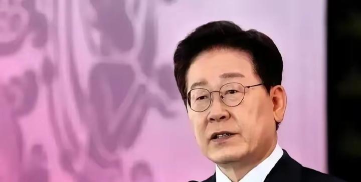 韩国总统李在明这两天干了件挺扎眼的事。山西长治那个煤矿出事，247人下井，90人