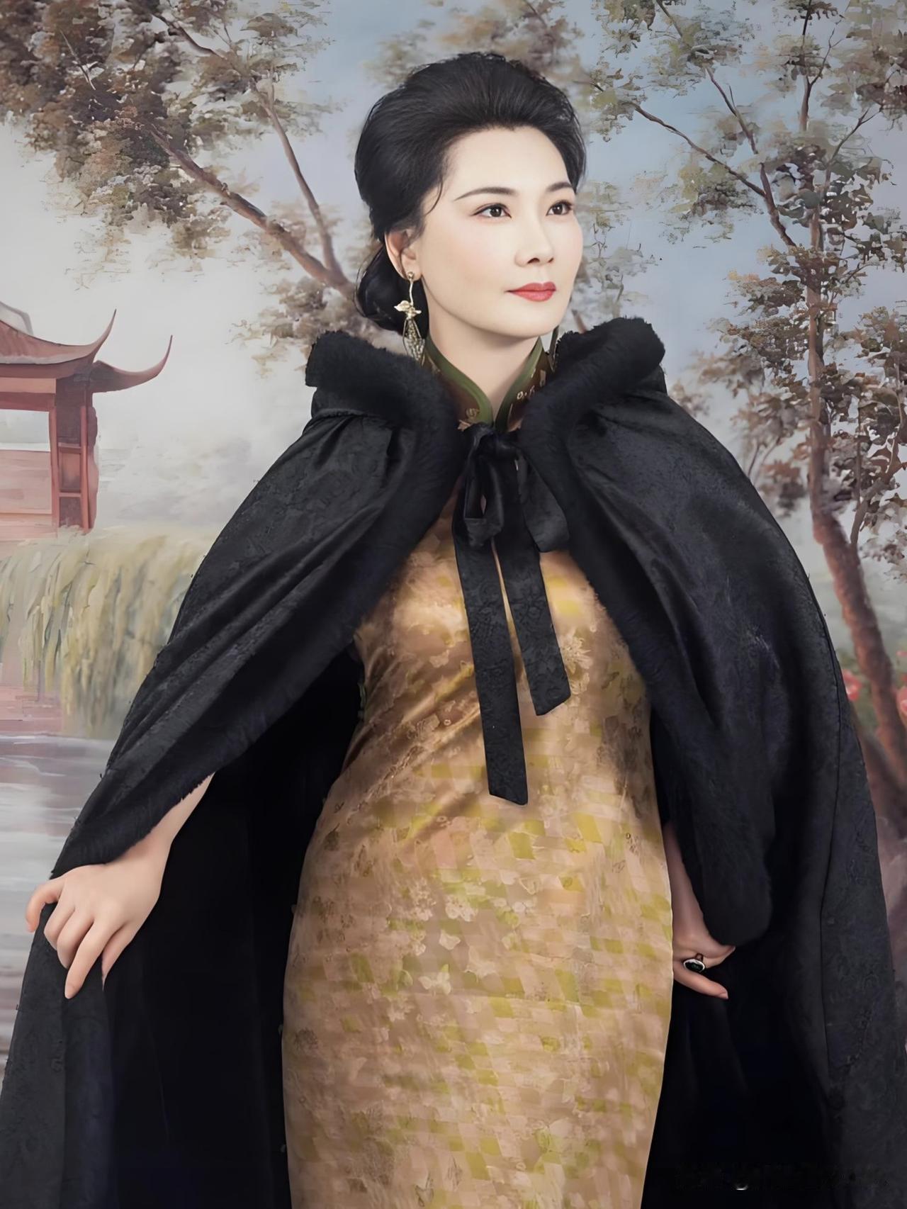 何赛飞，岁月不败的江南佳人。越剧底蕴铸就绝代风华，不惧时光优雅老去，尽显历久弥新
