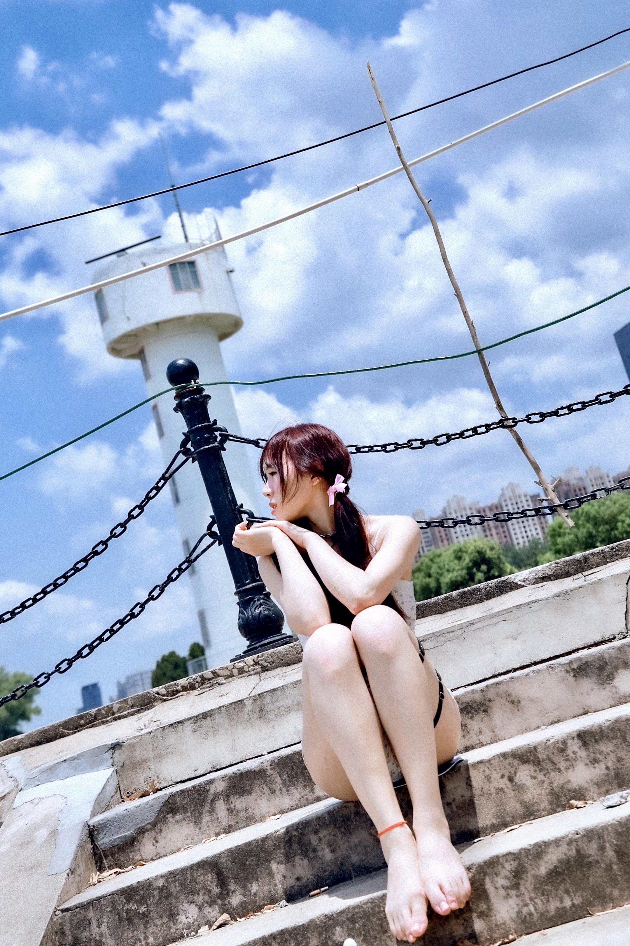 蓝天 白云 阳光下｜日系少女的静谧时光。《少女户外氛围感写真》 模特...