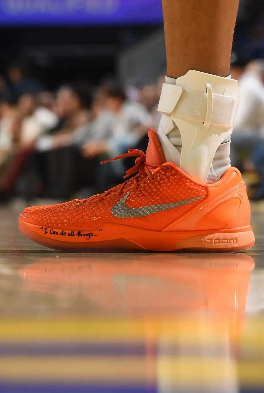 今日勇士123-114战胜爵士。库里穿着亮橙色科比6，得到31分2篮板5助攻1抢