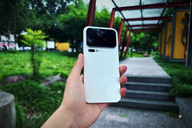 为什么很多真正懂手机的都更建议买小米17Pro，而不是小米18Pro？
