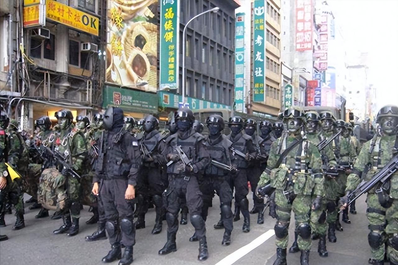 台湾回归在即！问题来了，当部队开始登陆，履行接管台湾的责任时，台湾还有30万武装