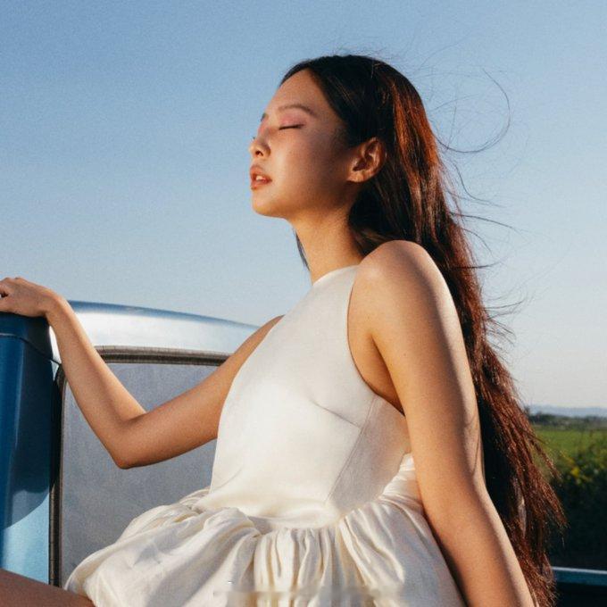 JENNIE 【JENNIE新单曲《Less than a Lover》首发捷报