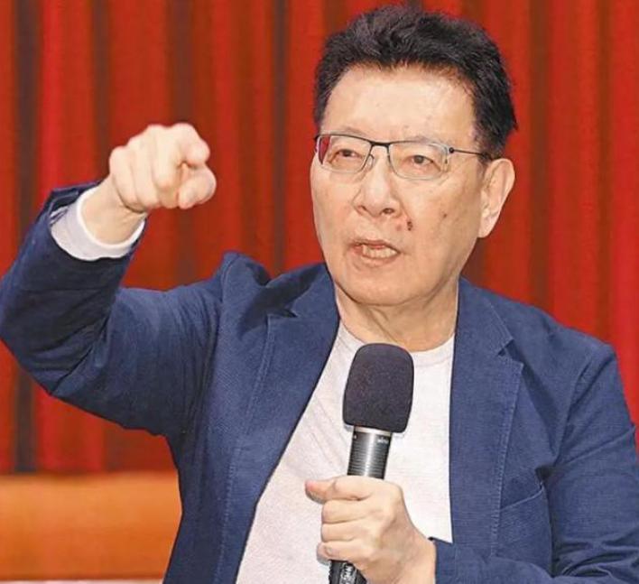 人人讨厌赵少康！



赵少康的言论
在两岸都引起一片哗然。
外省二代背景的他，
