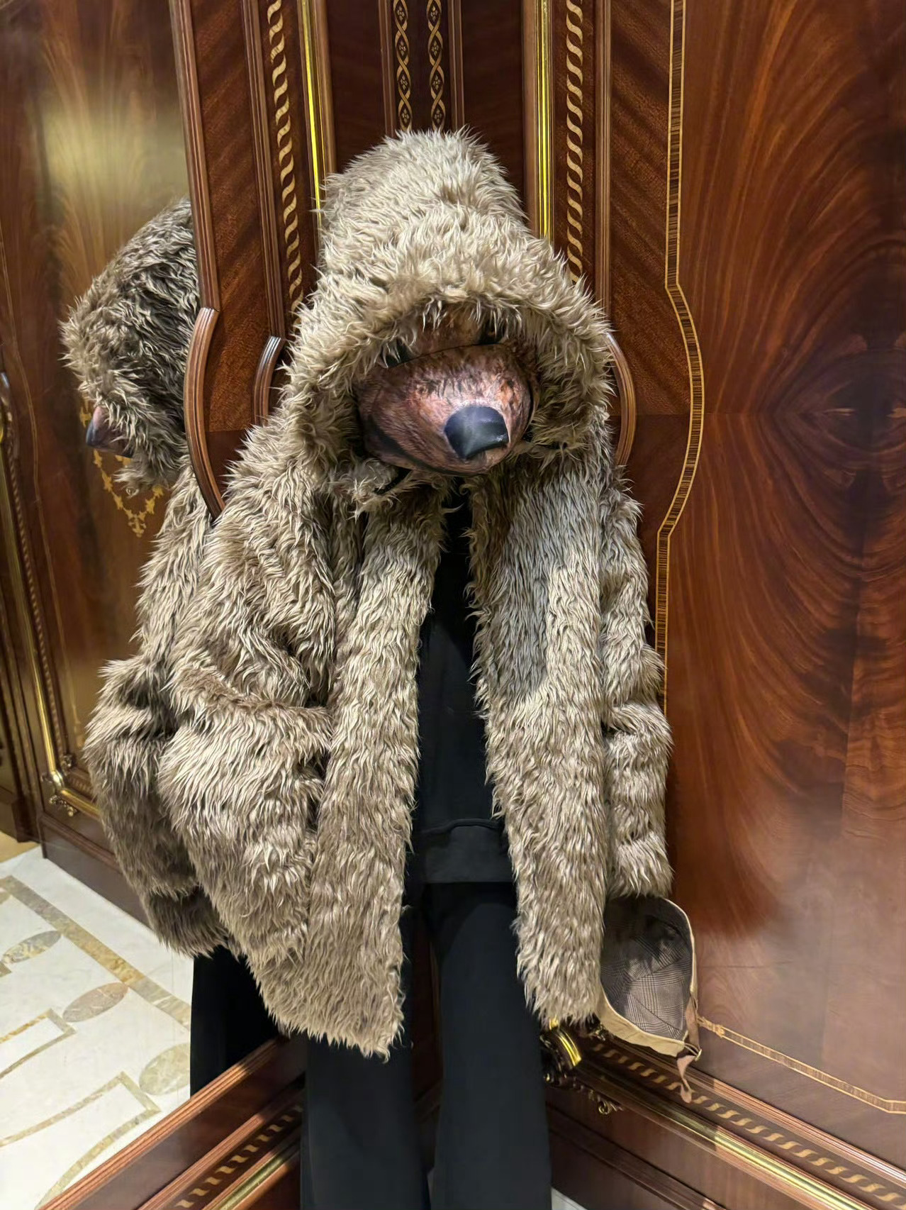 #杨幂工作室也玩抽象#杨幂工作室营业，小狐狸秒变大熊[太开心]怎么小室也玩抽象啊