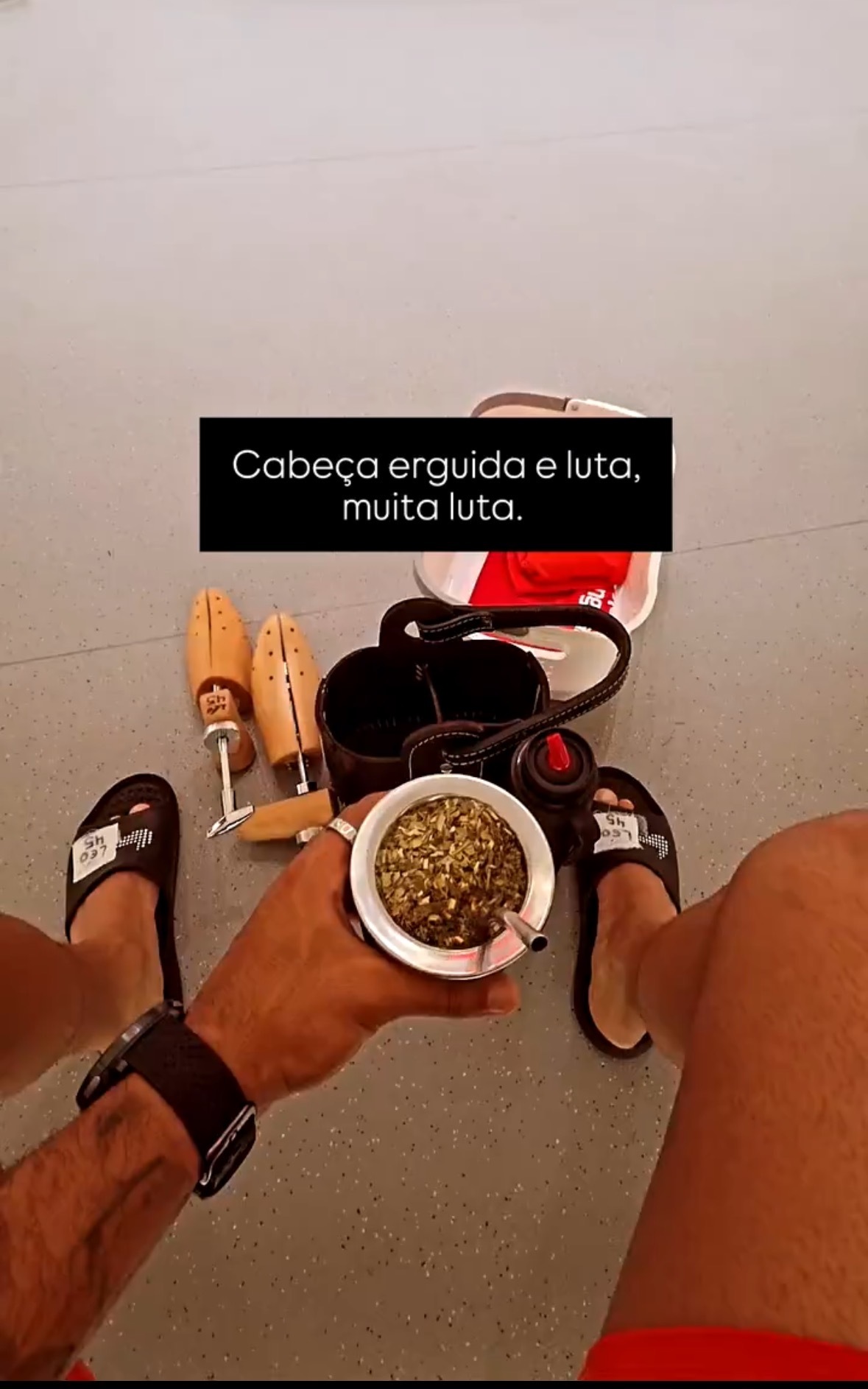 的确爱喝🍵，上次在临港看足协杯时也没少喝，中途还打算分给维塔尔。下半赛季还是得