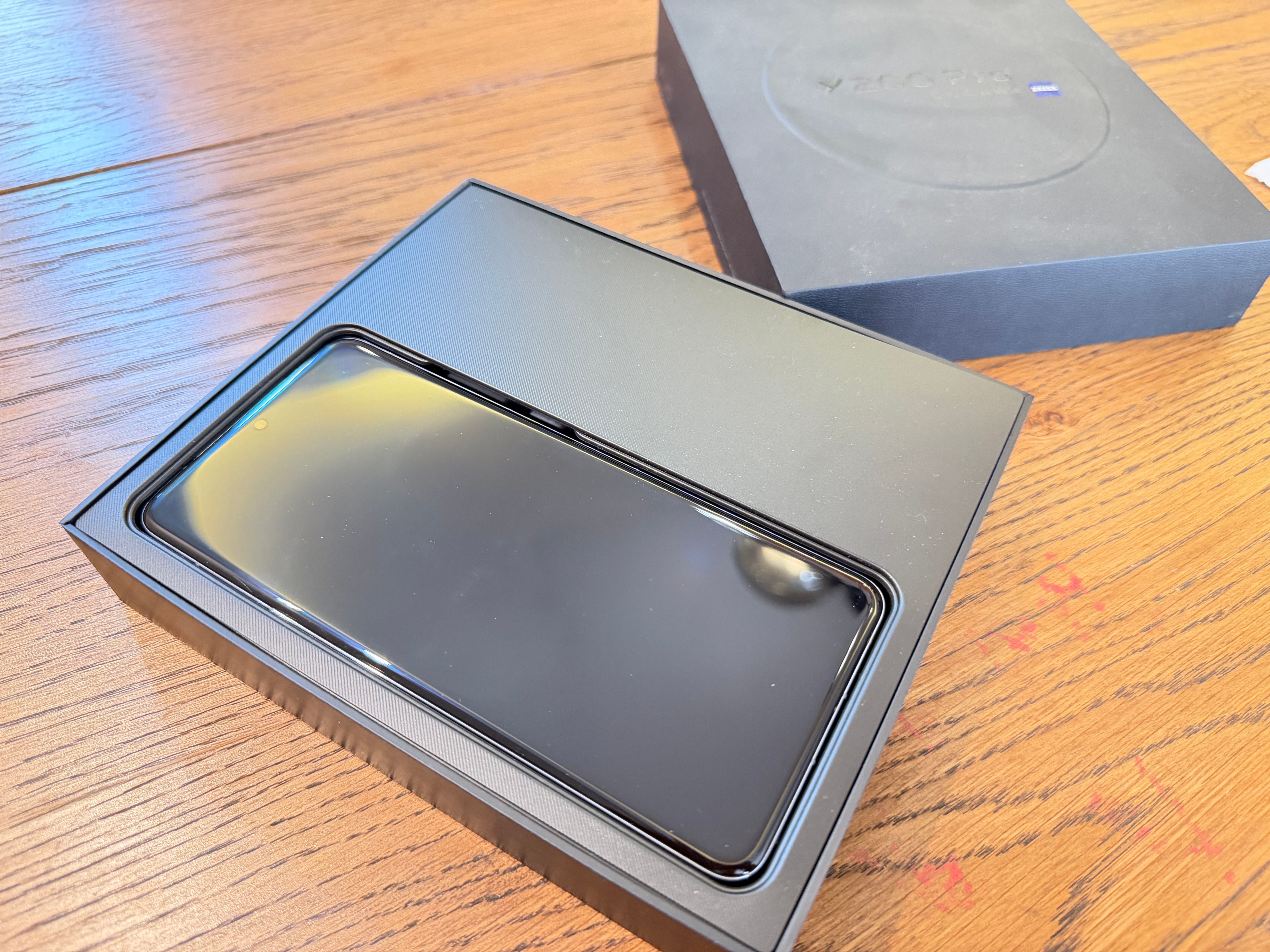 嗐，发现vivo 手机还挺保值啊！2024年11月，在街边实体店里5699元买的