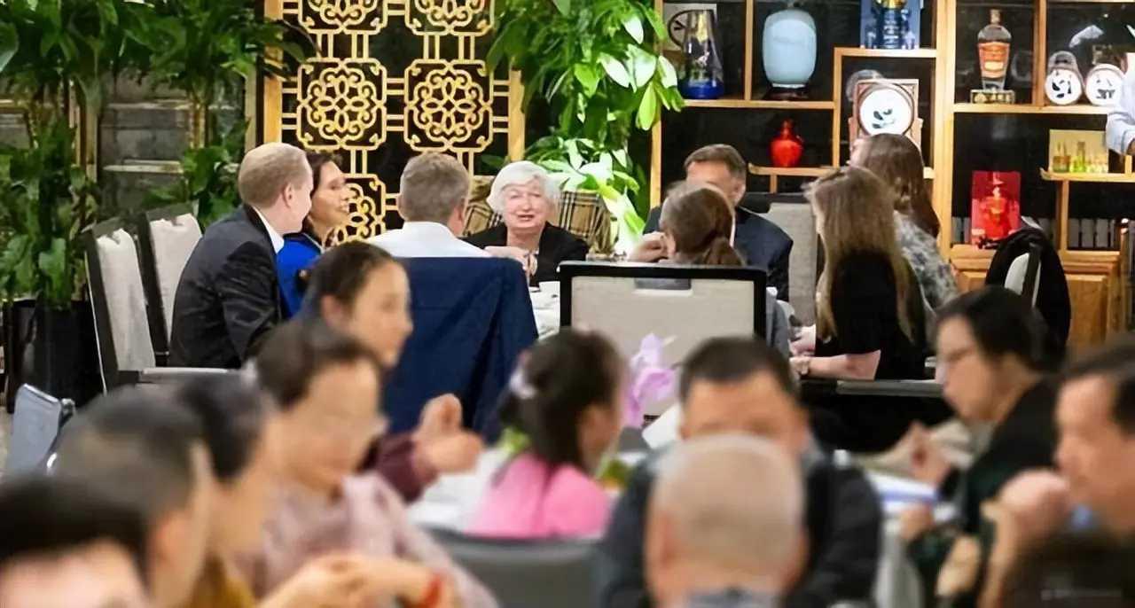 美国财长耶伦中国行彰显亲民风格，品味东方美食文化，背后藏玄机？

美国财政部长耶