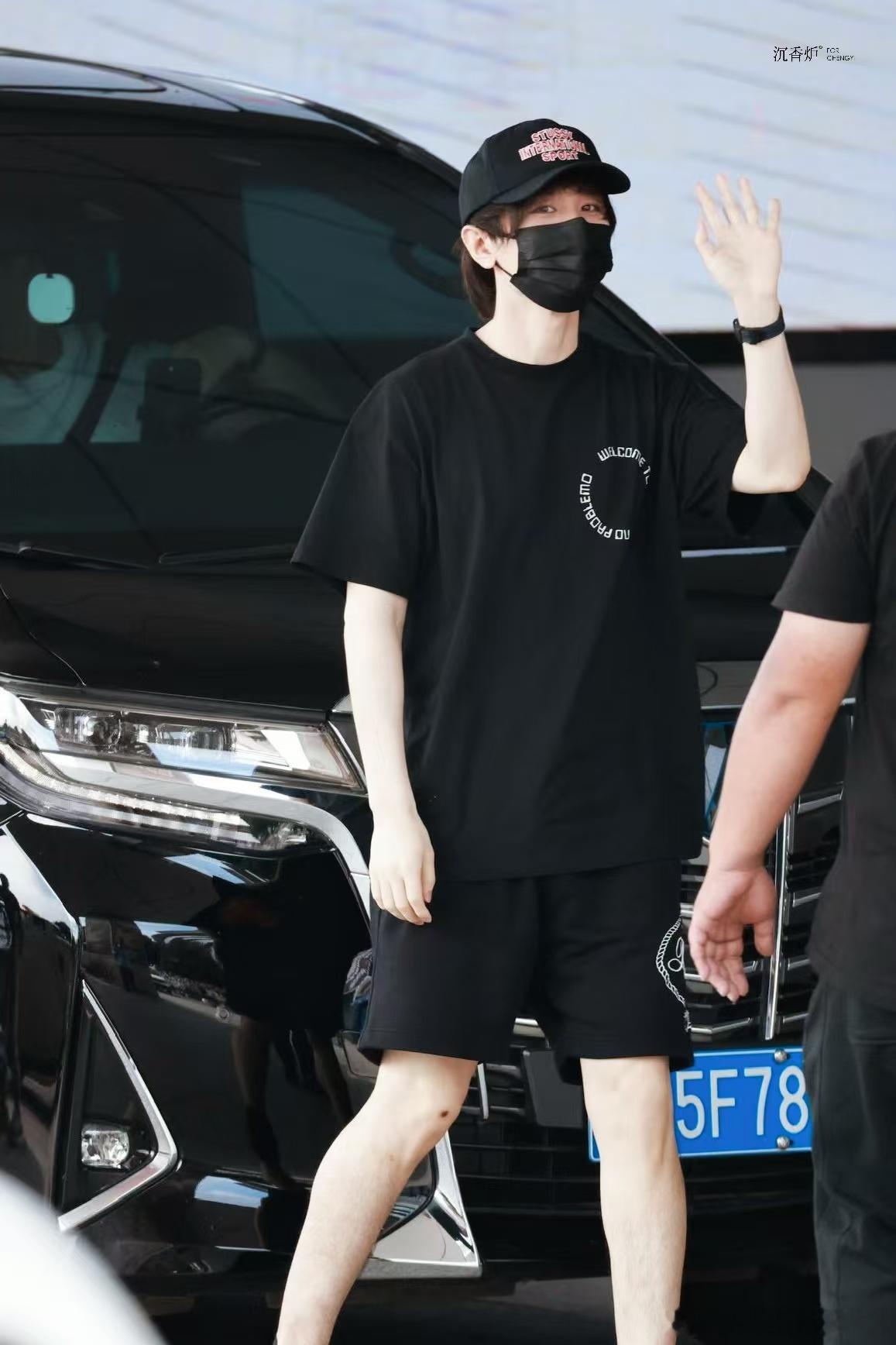 成毅头发长了成毅长沙机场好吧 ​​​