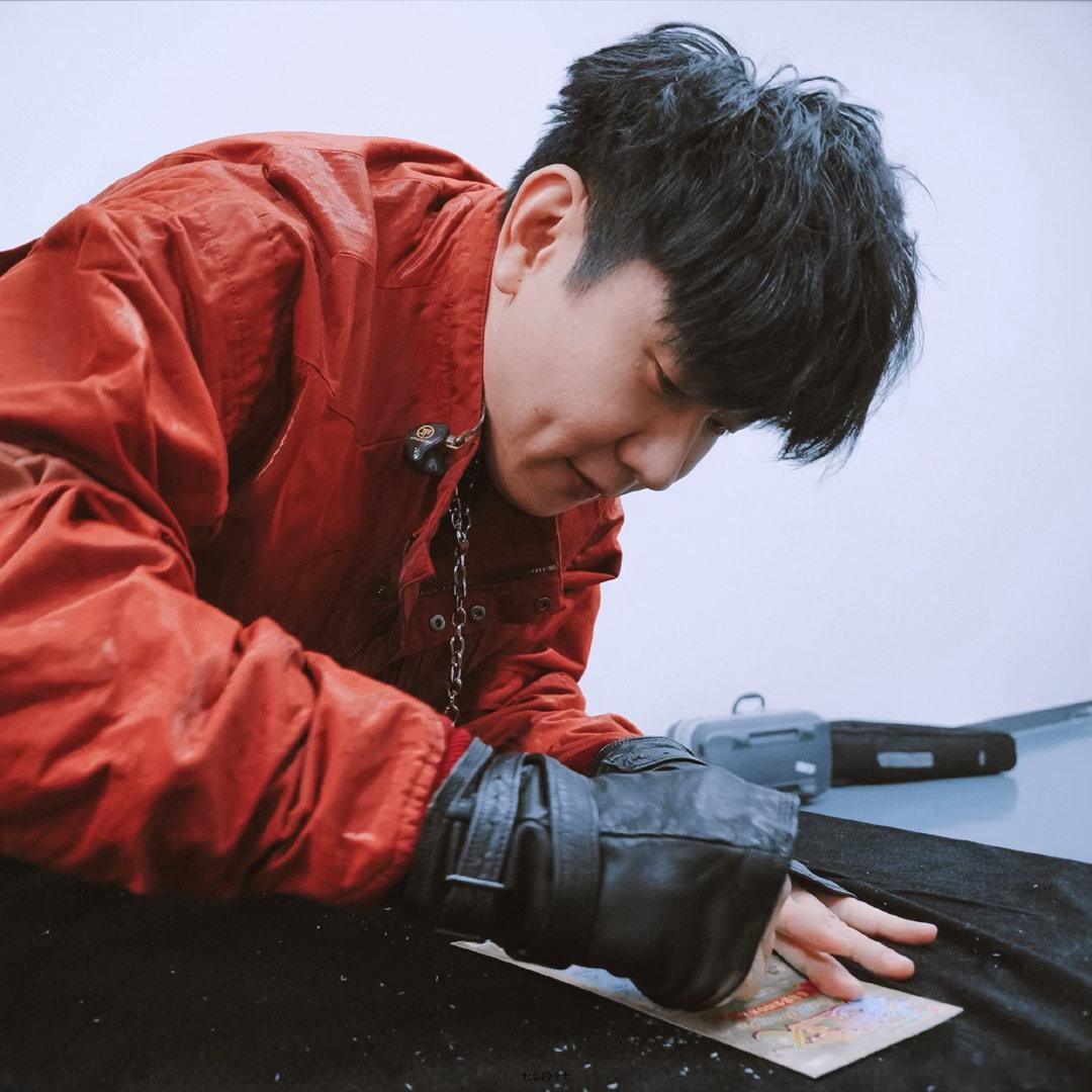 林俊杰不舒服了林俊杰也不舒服了诸多细节被网友梳理盘点，相关话题持续刷屏。被一系列