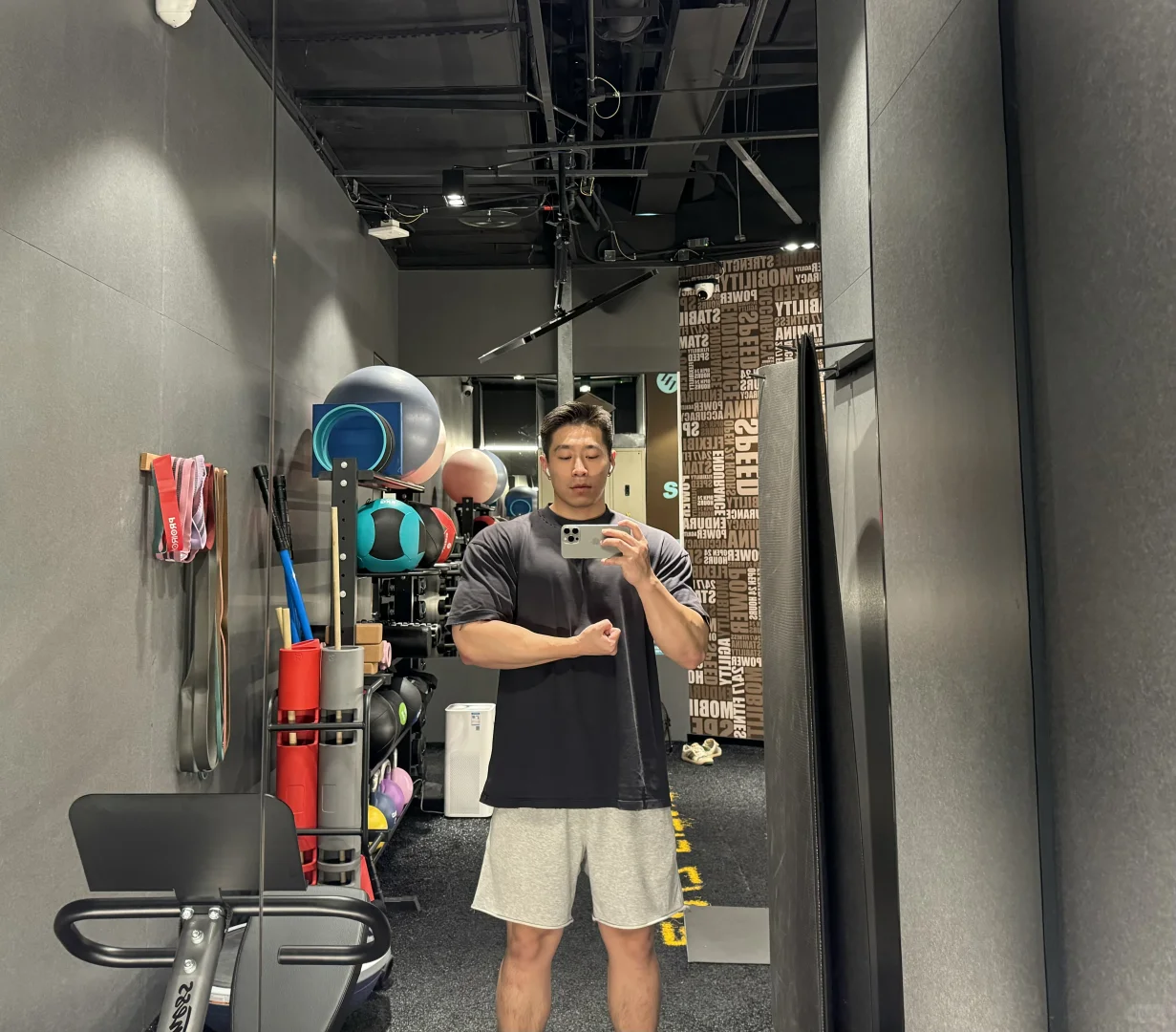 穿短袖显小 那就把胳膊露出来🤫