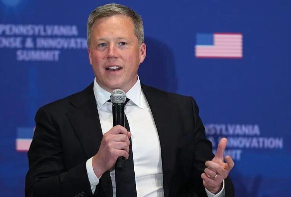 美国陆军部长德里斯科尔突然向特朗普递交辞呈，干得好好的为啥说走就走？原来这位38