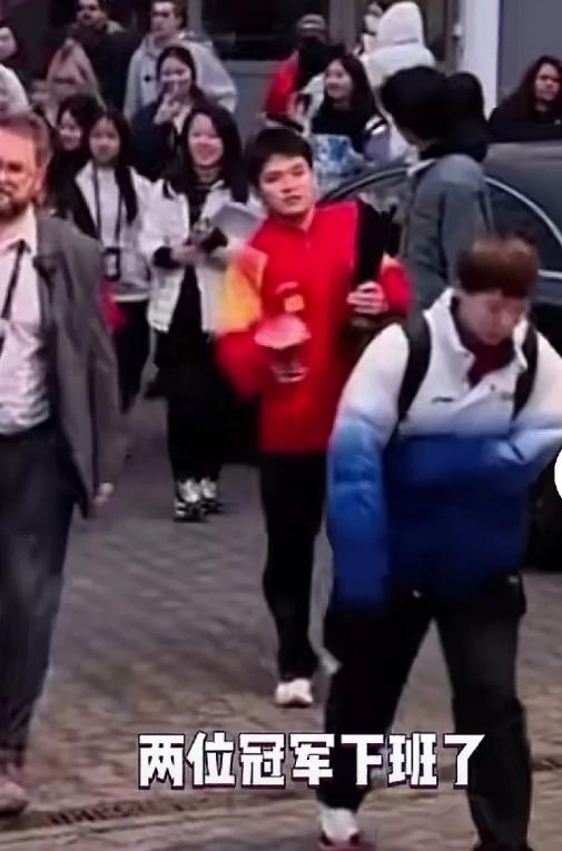 没有饭圈儿参加，体坛界一片祥和，恭喜王曼昱林诗栋夺冠，二人在结束比赛之后也是手持