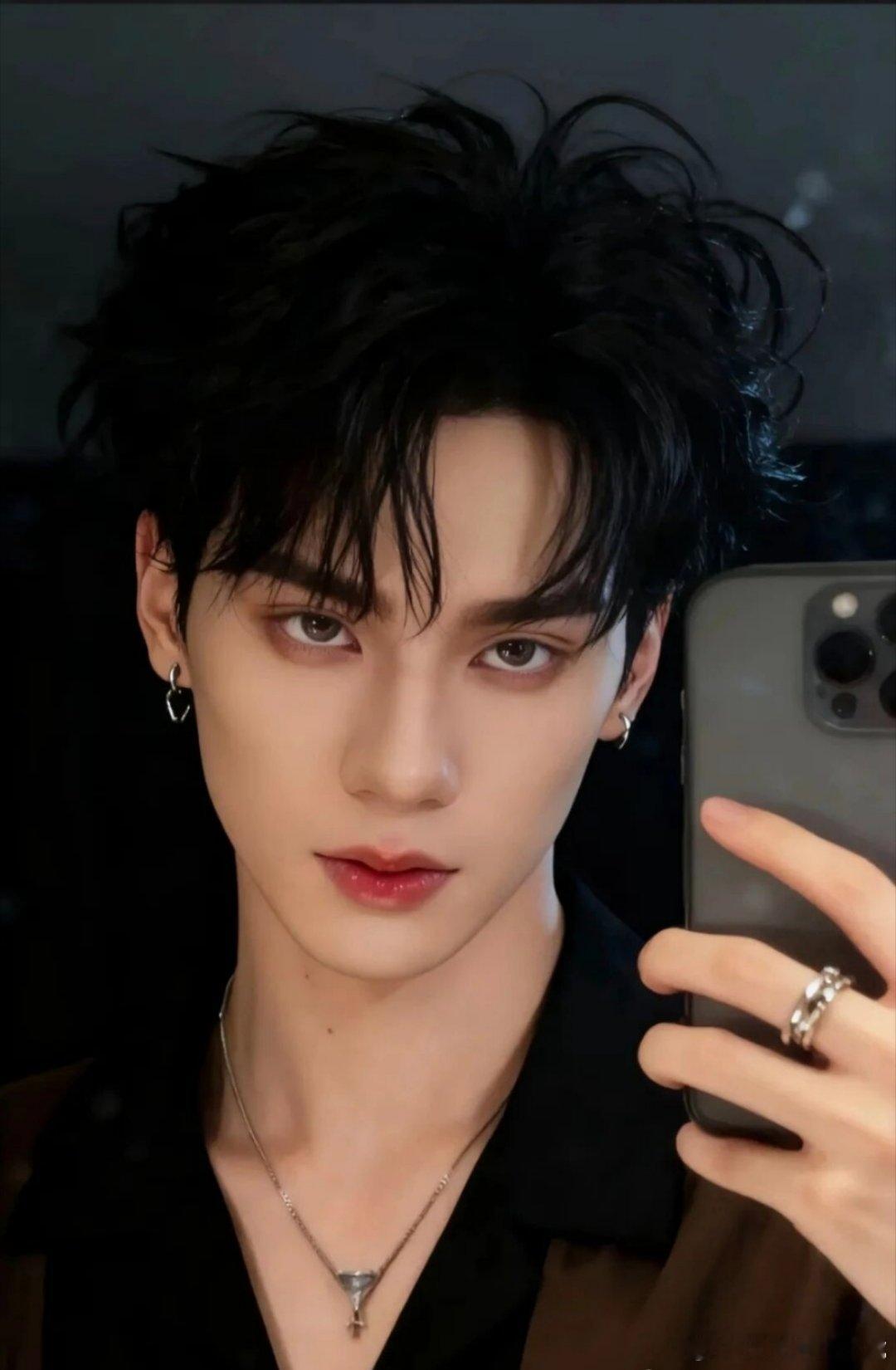 消费降级越来越严重了现在确实降级很严重。大的收入没有了，生活品质回不去了。现在赚