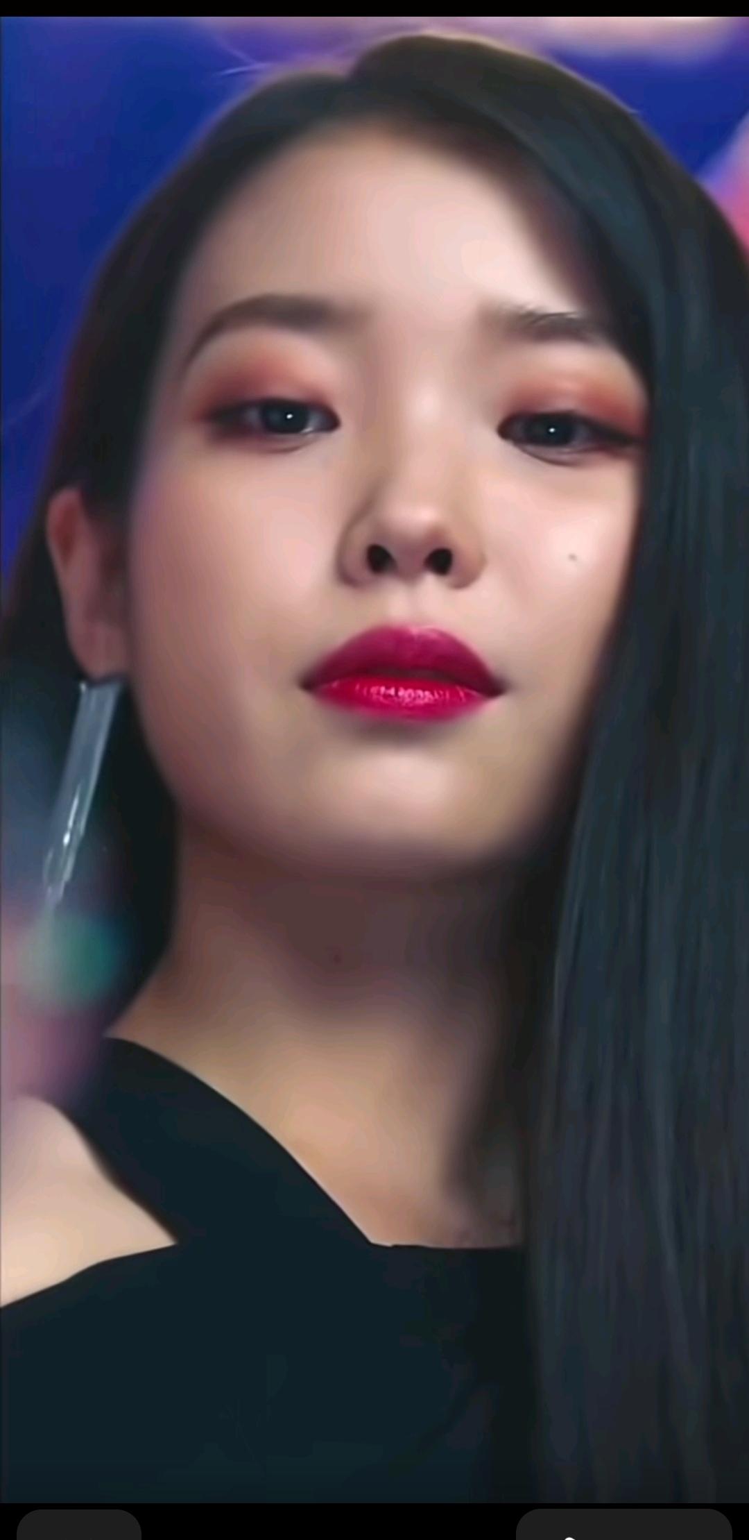 红唇诱惑，黑衣魅惑，尽显优雅气质！💋🖤