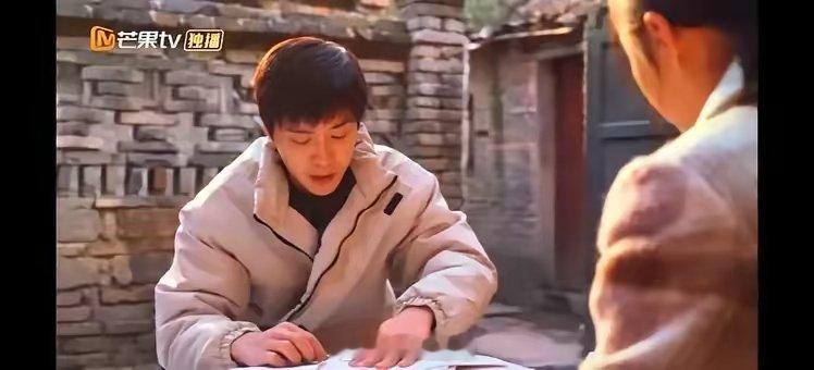 《小巷人家》这段太有意思了，筱婷跟哥哥图南吐槽林栋哲，学习不上心，整天在宿舍跟同