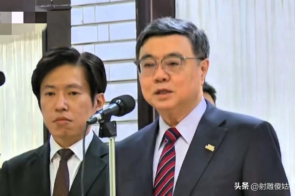 台行政部门负责人卓荣泰7号包机串访日本，其事后对外解释漏洞百出，自我打脸。他强调