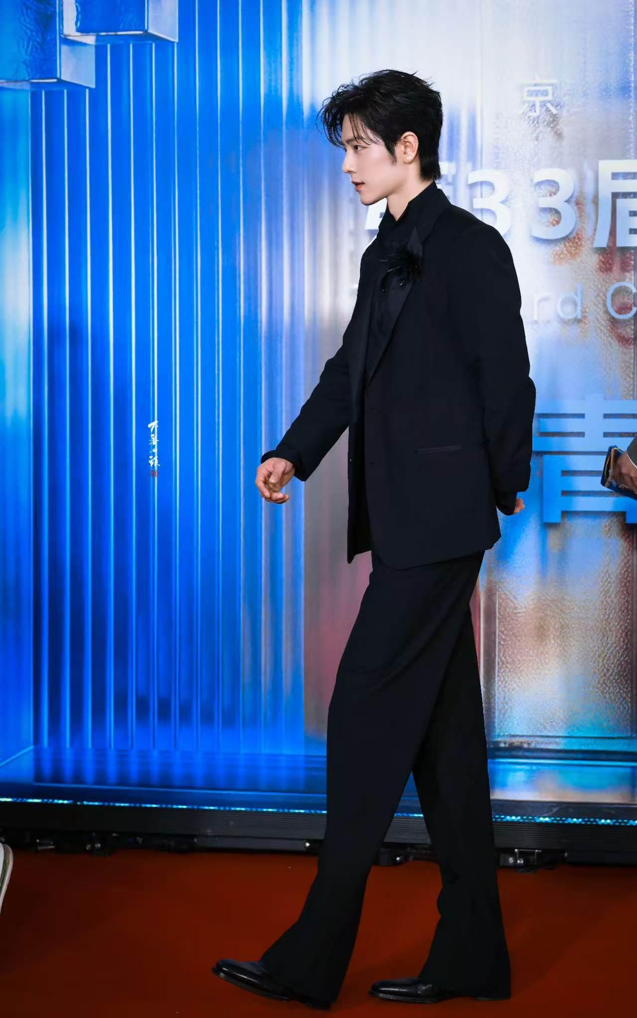 开启疯狂收图模式，出席大学生电影节的肖战[爱慕]，是齐夏肖战[爱慕][爱慕][爱