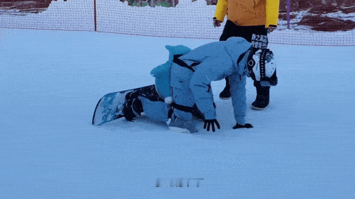 余宇涵余宇涵走到哪摔到哪 超燃青春的合唱 笑鼠！余宇涵走到哪摔到哪体质实锤，合照