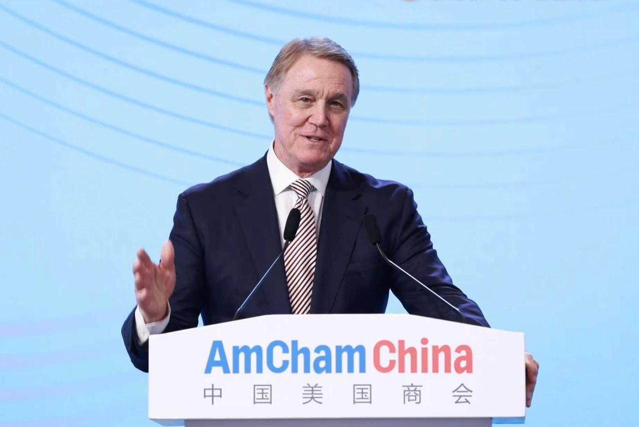 美国驻华大使庞德伟今天发文说：“在中国美国商会政府答谢晚宴上致辞时，我明确表示，