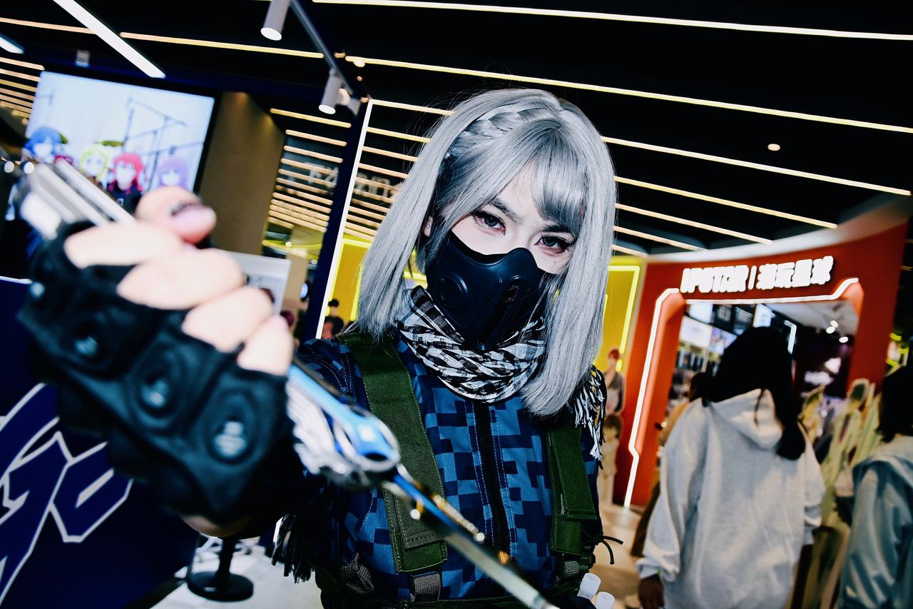 当对面子弹穿透胸膛，在我倒下时想到的不是那颗独一无二的非洲之心💎，而是你望向我