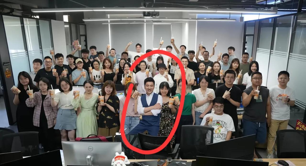 太泪目了！[流泪][流泪]今天立秋，张姩菡竟然给全公司的人，都订了秋天的第一杯奶