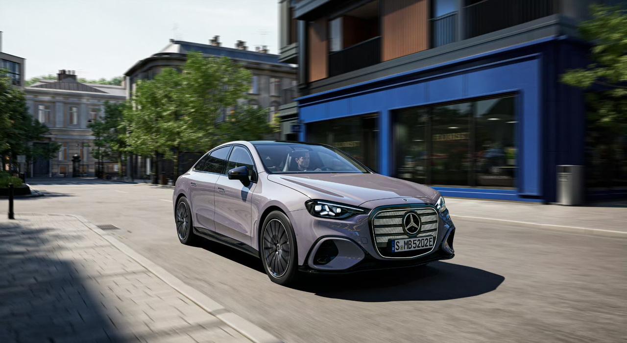 奔驰纯电C级全球首发，800V平台+39.1英寸超联屏
全新MB.EA平台
80