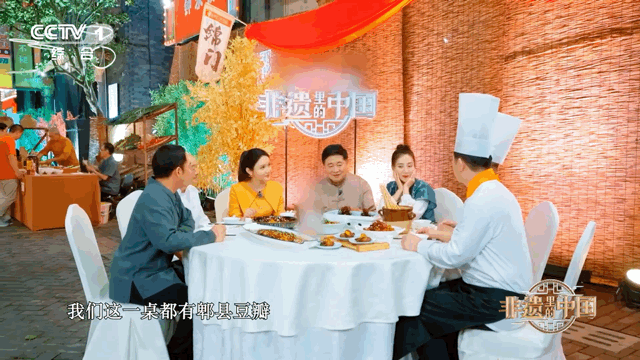 #川菜的灵魂调料还讲究年份##非遗里的中国#豆瓣酱为川菜增添光彩，年份区分展现独