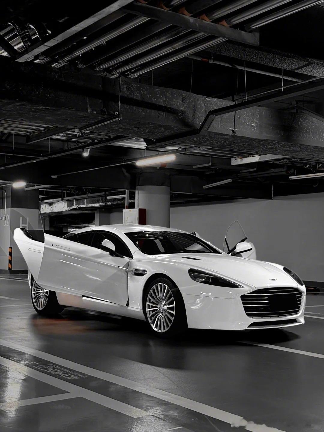 阿斯顿·马丁唯一一台四门四座的跑车，Aston Martin Rapide S 