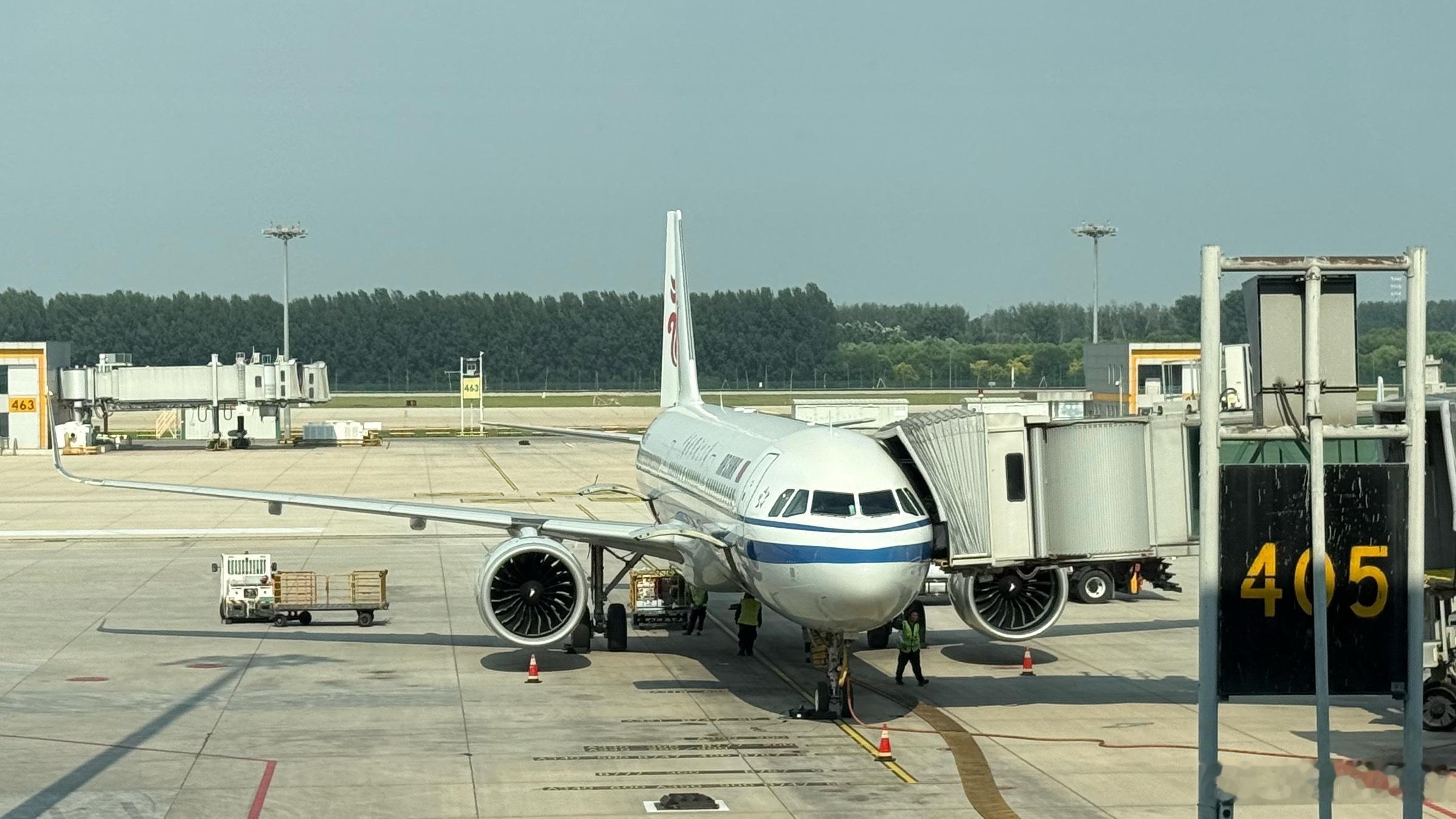 乘坐这架航班号为CA1238、机龄6.5年、编号为B30C5的空客A321-27