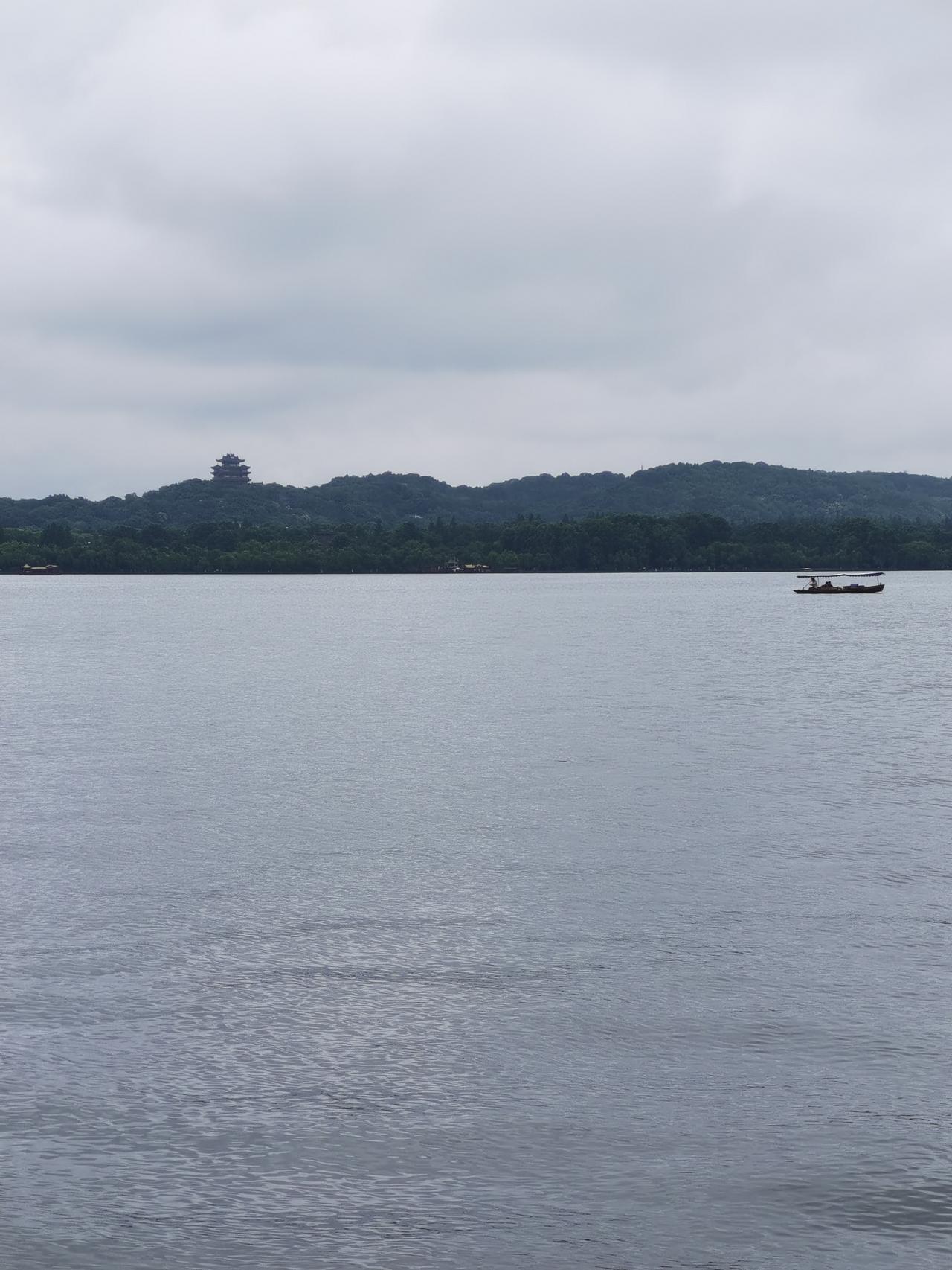 这个肯定不是雷峰塔，有人知道是什么建筑吗？