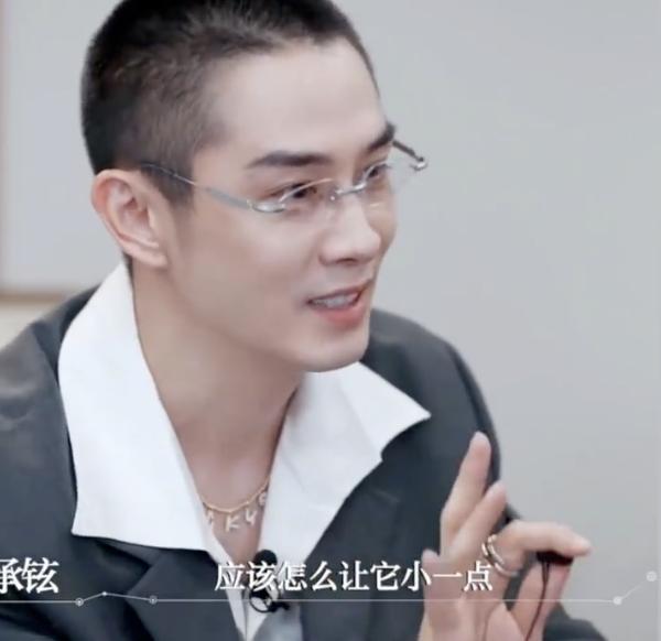 戚薇回应李承铉看中医这件事。

果然他们两口子都是洒脱的人。

关于李承铉说夫妻