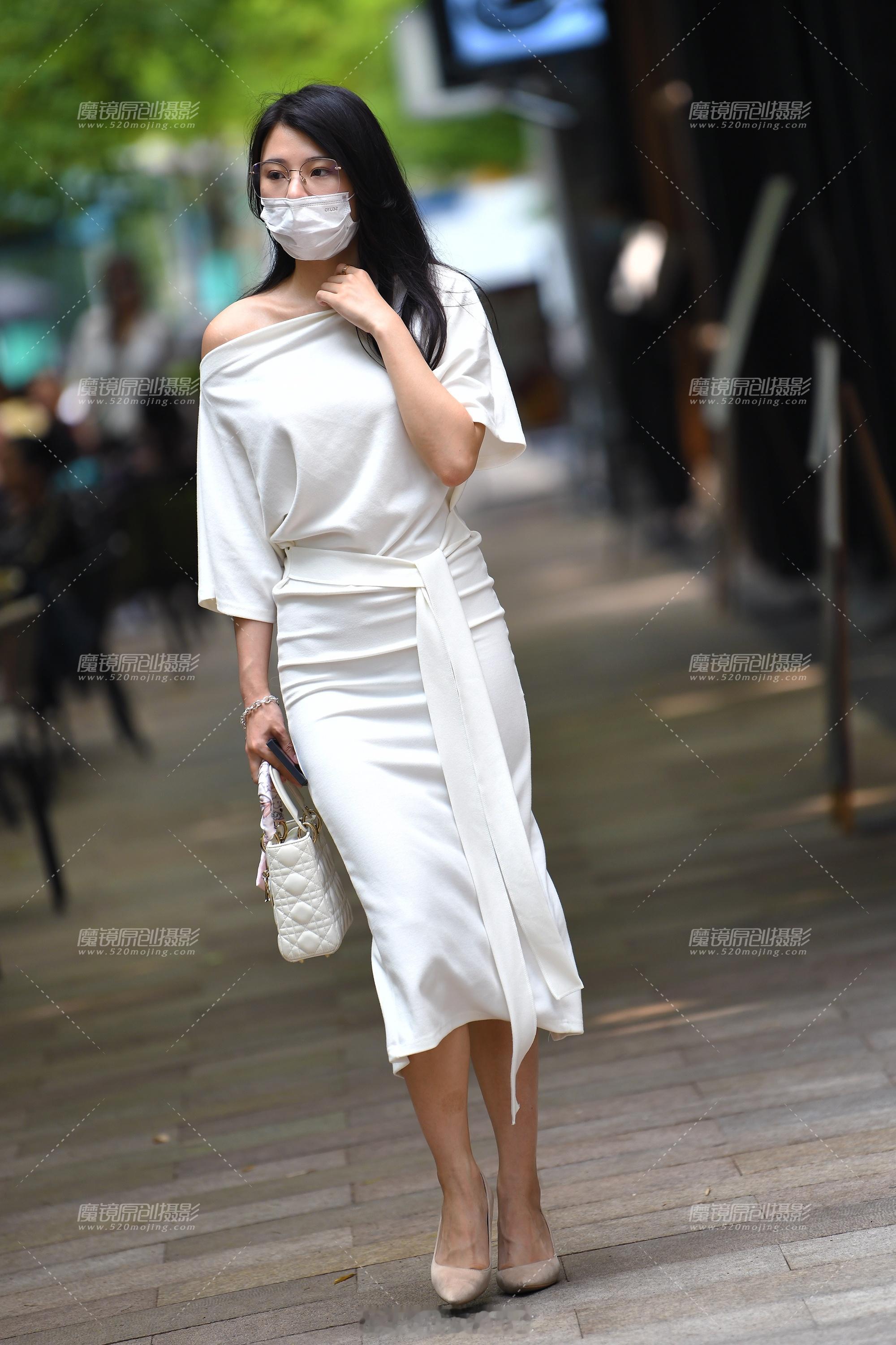 连衣裙上的蝴蝶结这样系有这种带子的连衣裙但是不少，但是这么系蝴蝶结的貌似不多，难