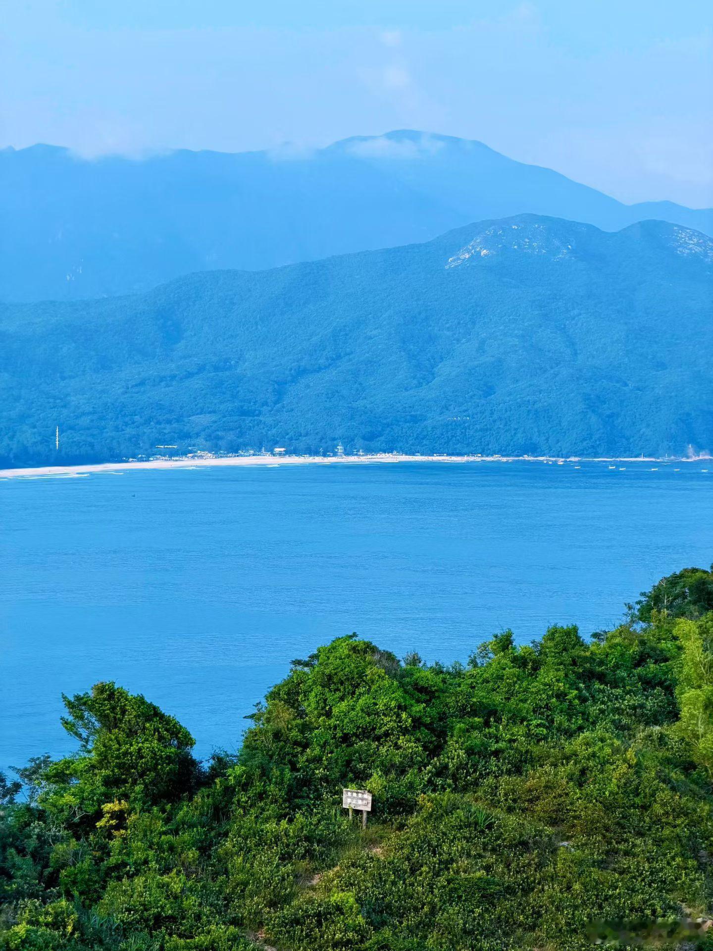 人生的意义，就是在海边喝咖啡啊。🩵🌊 ​​​