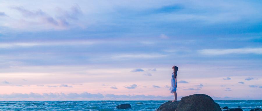 父母内心频率太低了，孩子就会感受不到爱
 
前几天一个妈妈找到我，哭天喊地：我的