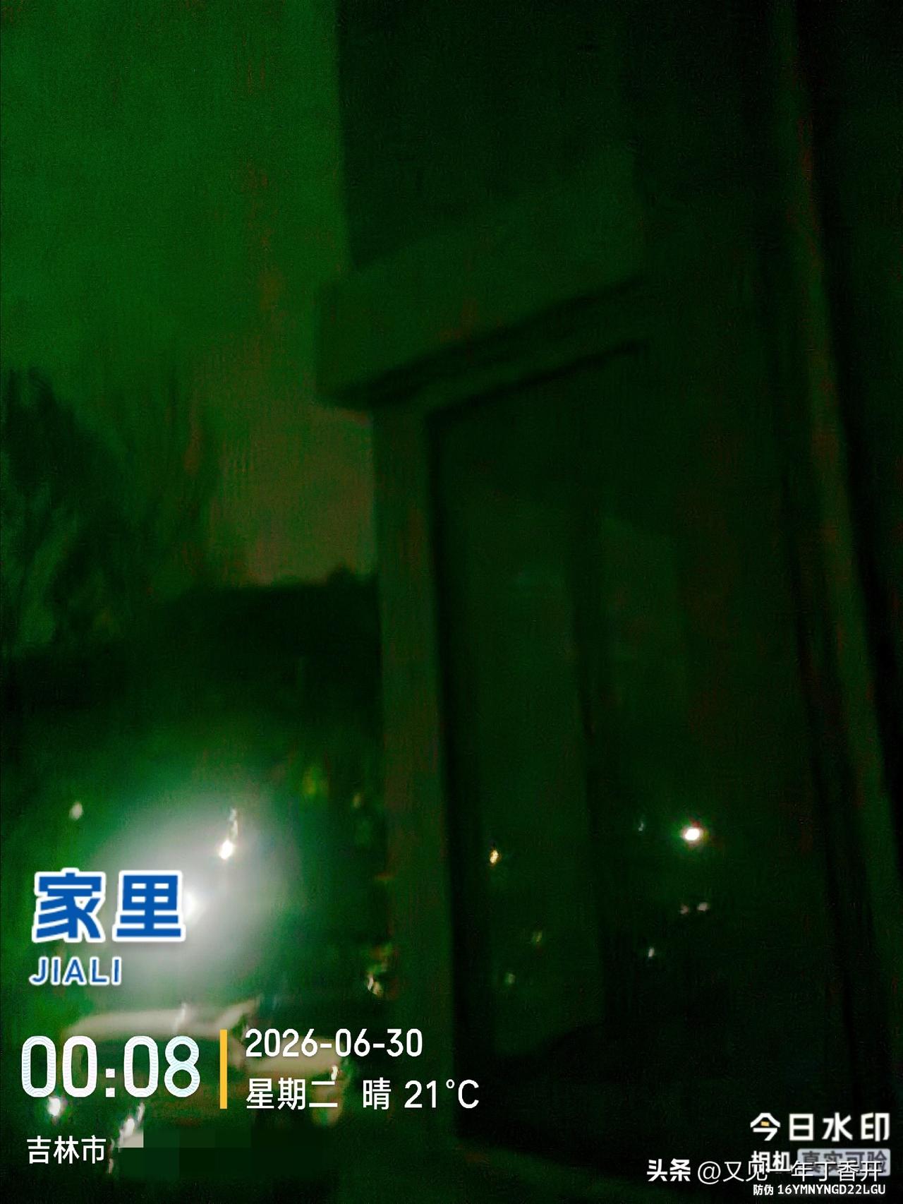 看见楼上十六七的孩子下楼，对于楼上空调噪音的反感降低不少，我和自己和解了

东北