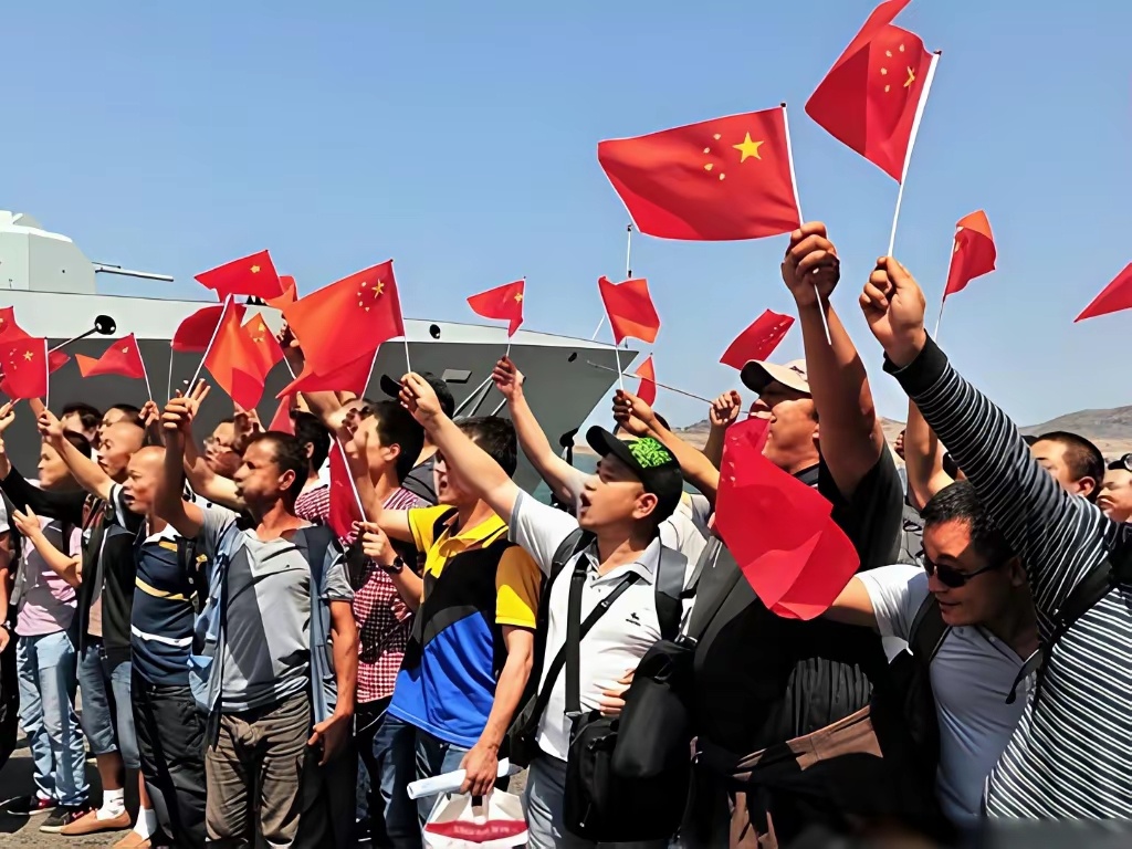 “我们只管中国人。”面对墨西哥中国领事馆工作人员的回答，墨西哥华裔刘红英很是气愤