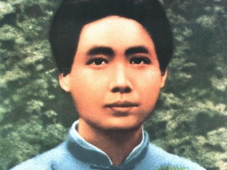 上世纪五六十年代，国际共运可谓雪上加霜：外有美国杜勒斯兄弟抛出和平演变战略，明言