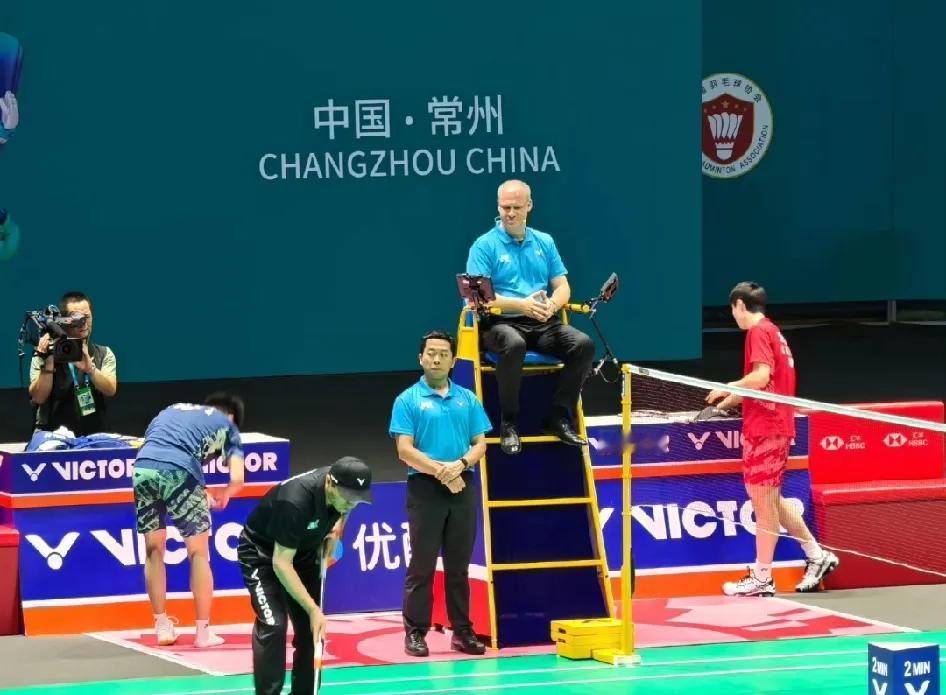 虽败犹荣！王正行不敌石宇奇，获得中国羽毛球公开赛亚军。

前两局，双方旗鼓相当、