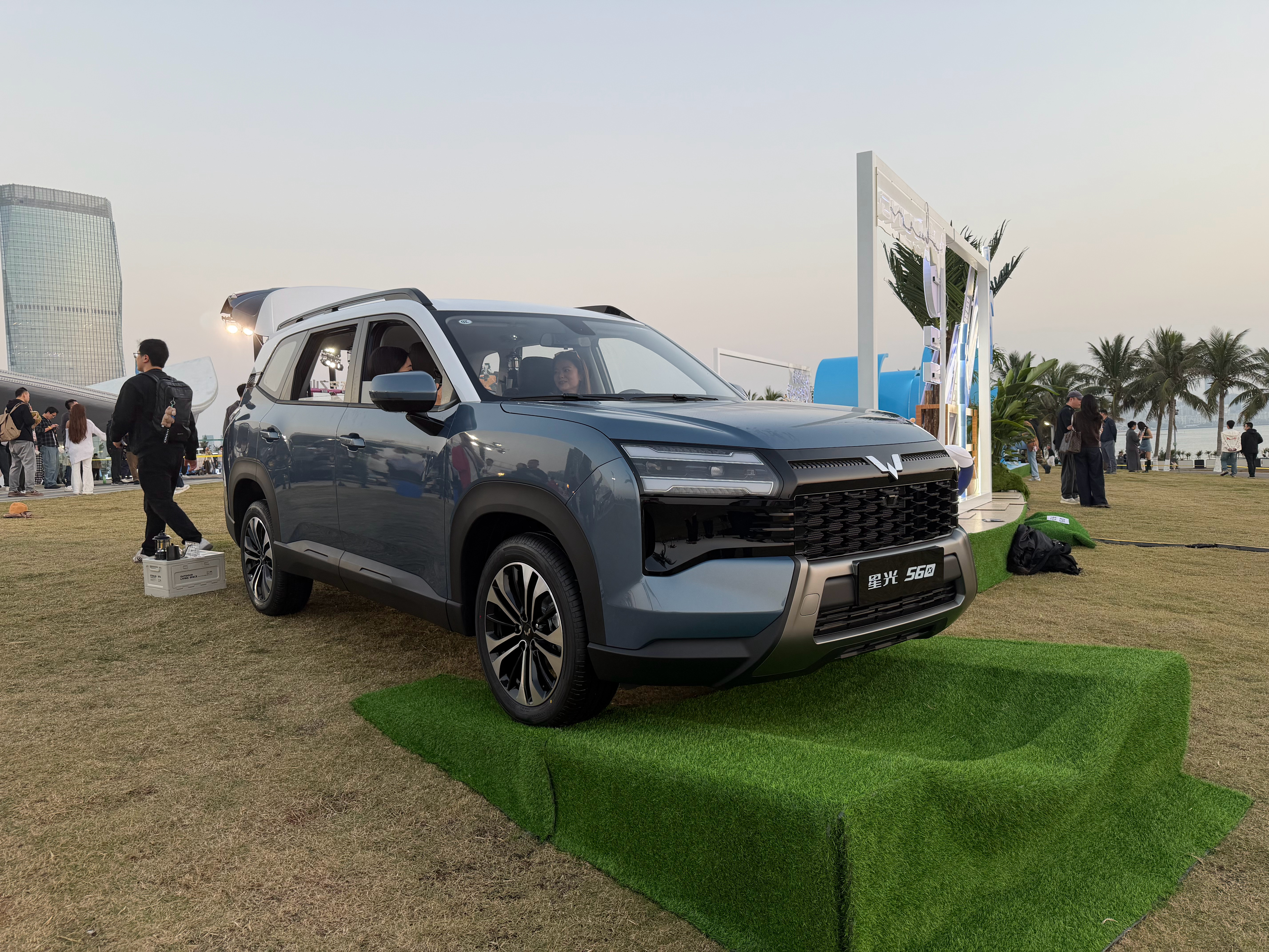 五菱星光560今日上市，置换补贴价5.98万起！纯电 插混 汽油三种动力形式全都