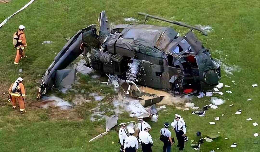 轰的一声，日本传来一声巨大爆响，自卫队伤亡惨重，尸体横倒竖卧。4月21日上午8时