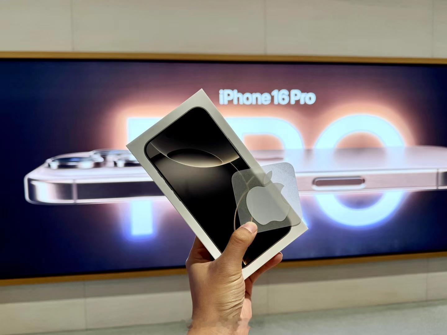 #iPhone开售首日冠军送来新机#今年终于能混上首发了！！！不愧是JD！同城小