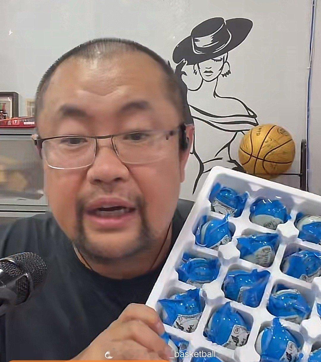 贾队长分析了一晚上处罚决定，然后掏出了自己要卖的咸鸭蛋，这你受得了吗 ​​​