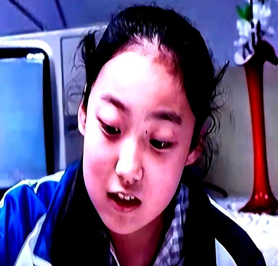 30岁演15岁，不是“演技好”，是观众的眼睛没瞎。
当“妈味少女”成为弹幕狂欢的