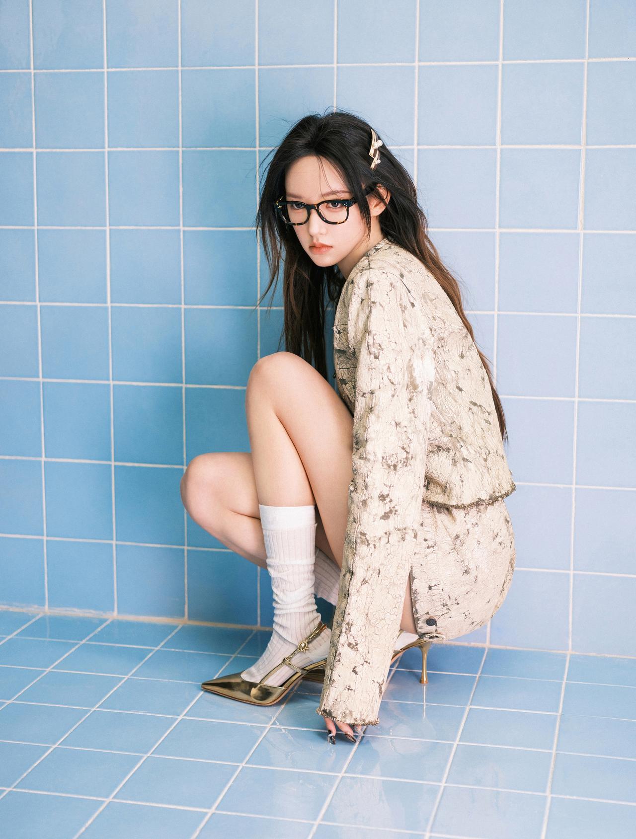 程潇「MISS Wonderland」三月刊封面📖 ​​​